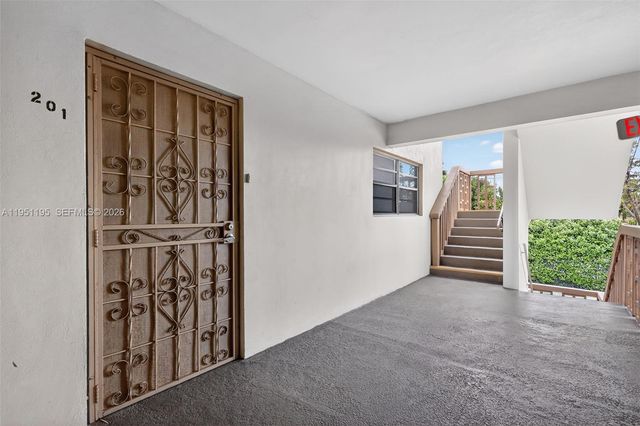 17001 NE 13th Ave 201, Miami, FL 33162