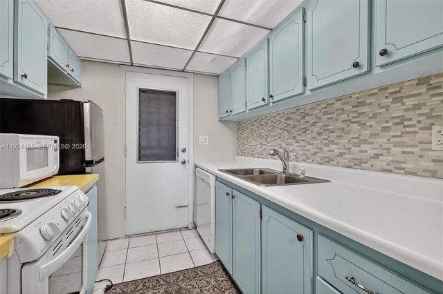 17001 NE 13th Ave 201, Miami, FL 33162