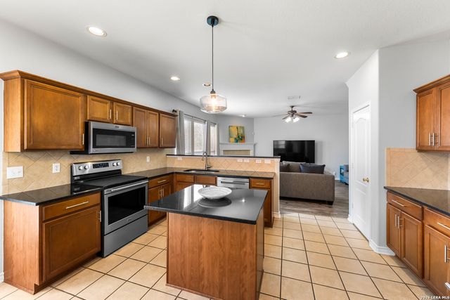 4962 Augusta Sq, San Antonio, TX 78247