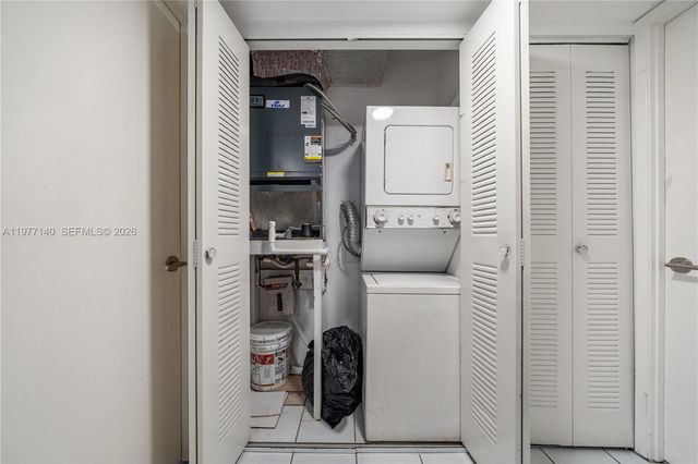 8005 Lake Dr 404, Doral, FL 33166