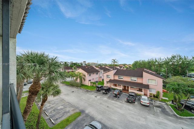 8005 Lake Dr 404, Doral, FL 33166
