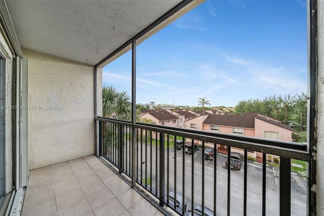 8005 Lake Dr 404, Doral, FL 33166