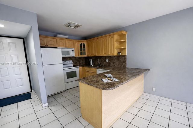 8005 Lake Dr 404, Doral, FL 33166