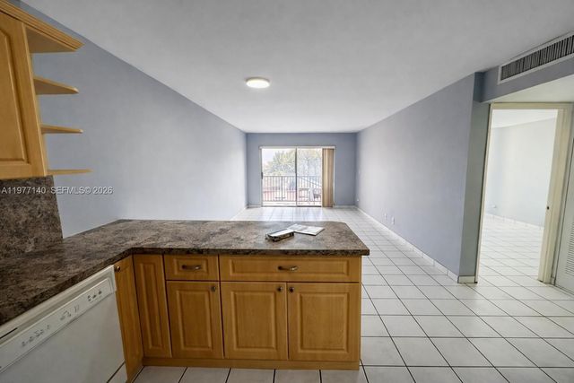 8005 Lake Dr 404, Doral, FL 33166