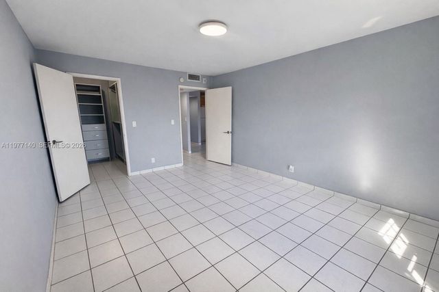 8005 Lake Dr 404, Doral, FL 33166