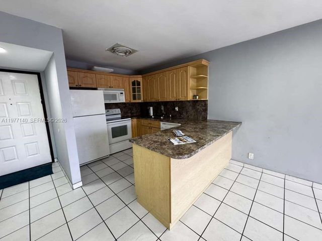 8005 Lake Dr 404, Doral, FL 33166