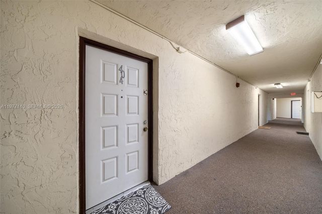 8005 Lake Dr 404, Doral, FL 33166