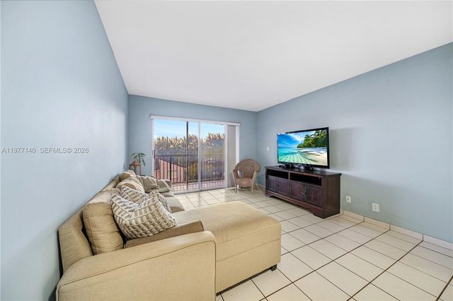 8005 Lake Dr 404, Doral, FL 33166