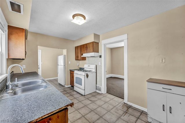 2279 SW 13th Street SW, Akron, OH 44314