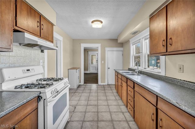 2279 SW 13th Street SW, Akron, OH 44314