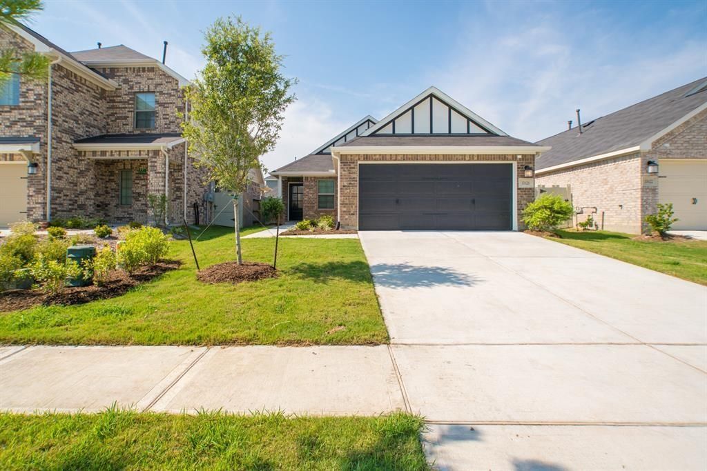 10626 Whitejacket Drive, Conroe, TX 77385