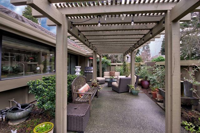 11430 Coloma Rd, Gold River, CA 95670