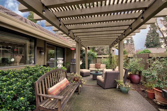 11430 Coloma Rd, Gold River, CA 95670