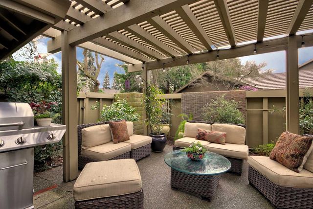 11430 Coloma Rd, Gold River, CA 95670