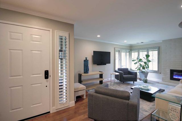 11430 Coloma Rd, Gold River, CA 95670