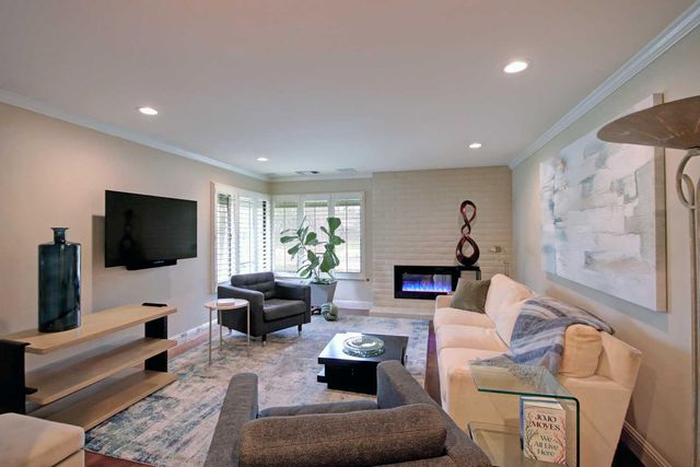 11430 Coloma Rd, Gold River, CA 95670