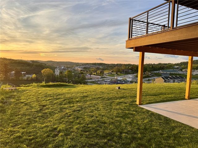 332 Red Bud Ln, South Strabane, PA 15301