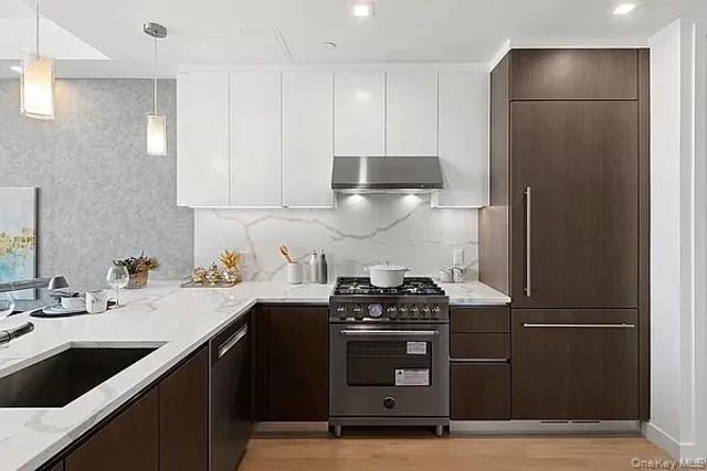 33-66 Farrington 14A, Flushing, NY 11354