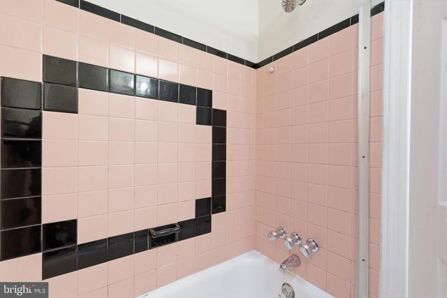 18 GLENHAVEN RD, Glenolden, PA 19036