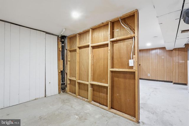 18 GLENHAVEN RD, Glenolden, PA 19036