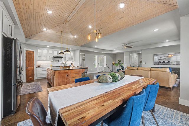 1325 Quail Run Circle, Bentonville, AR 72712