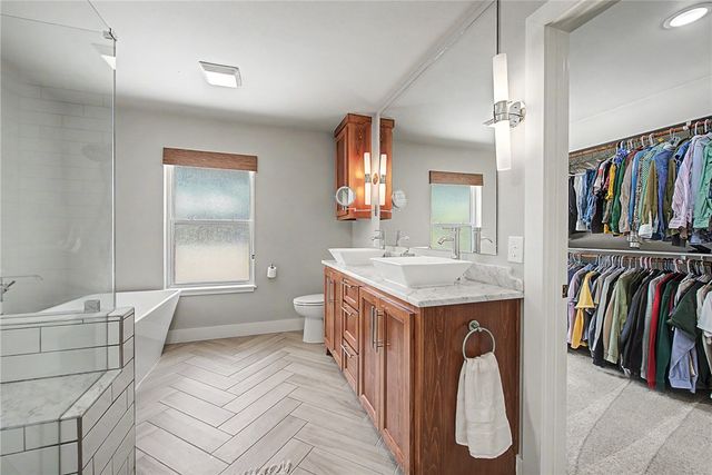 1325 Quail Run Circle, Bentonville, AR 72712