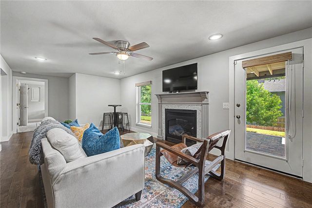 1325 Quail Run Circle, Bentonville, AR 72712