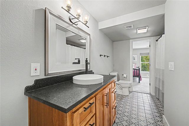 1325 Quail Run Circle, Bentonville, AR 72712