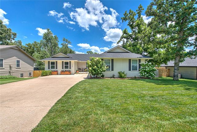 1325 Quail Run Circle, Bentonville, AR 72712