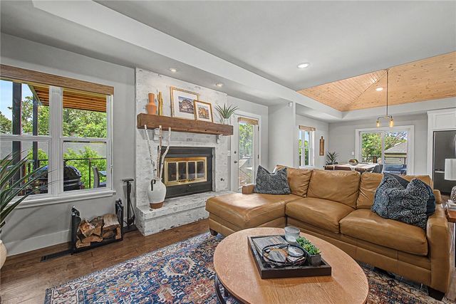 1325 Quail Run Circle, Bentonville, AR 72712