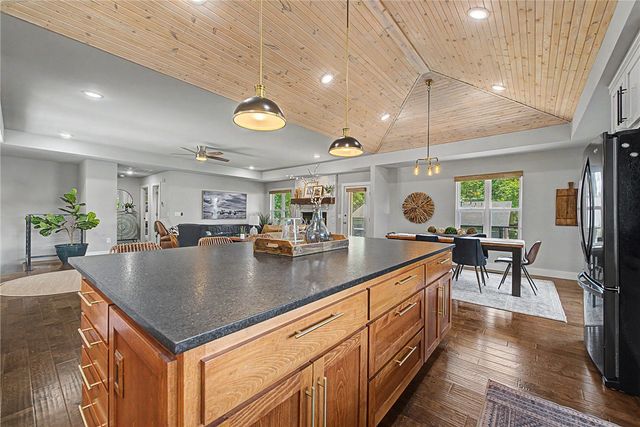 1325 Quail Run Circle, Bentonville, AR 72712