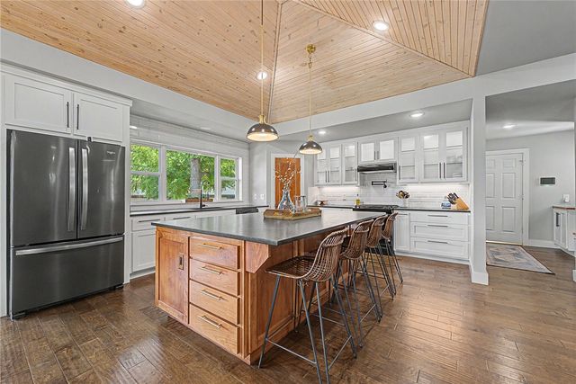 1325 Quail Run Circle, Bentonville, AR 72712