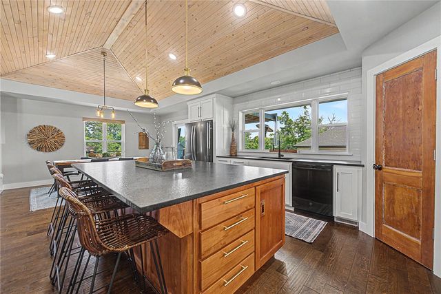 1325 Quail Run Circle, Bentonville, AR 72712