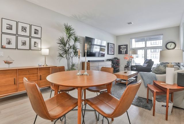 18 Artisan Drive 217, Salem, NH 03079