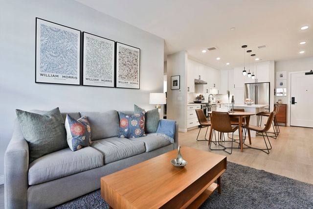 18 Artisan Drive 217, Salem, NH 03079