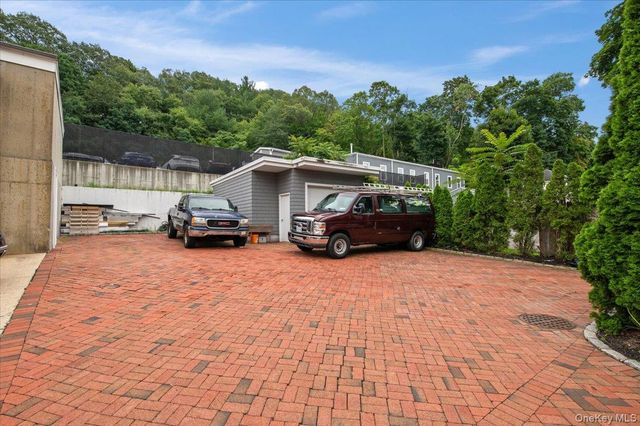 97 Pine Hollow Road, Oyster Bay, NY 11771