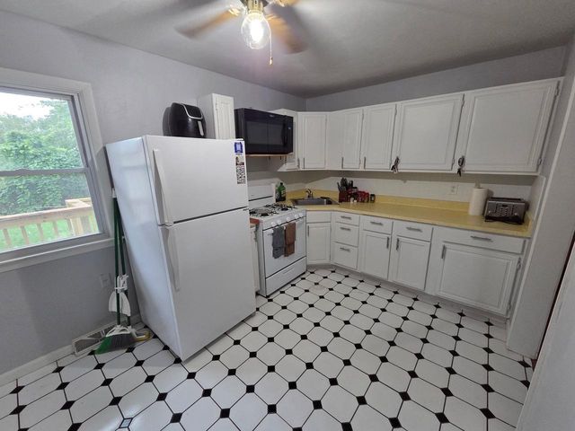 2015 Pioneer Drive, Beloit, WI 53511