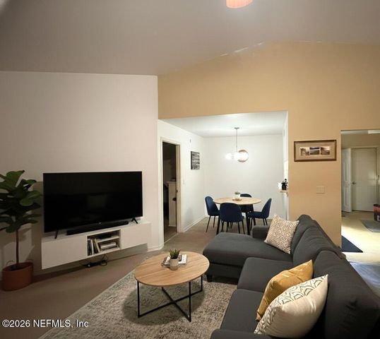 8062 LOCH LOMOND Lane, Jacksonville, FL 32244