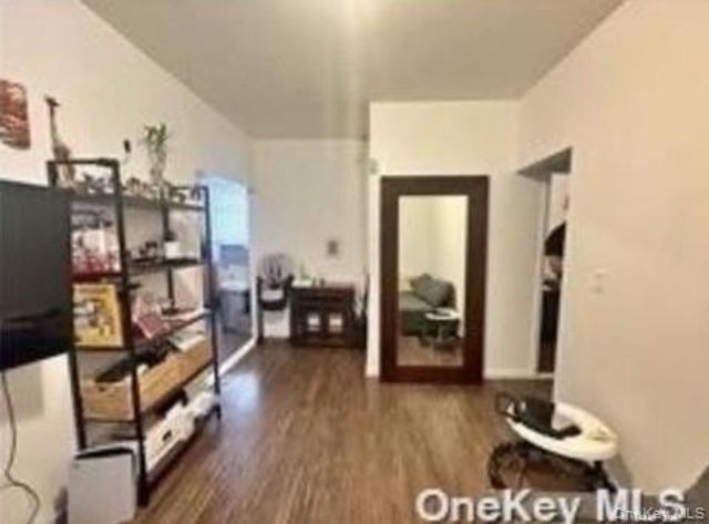 21-78 35 Street 5F, Astoria, NY 11105