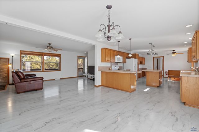 11981 MOUNTAIN LION LN, Hot Springs, SD 57747