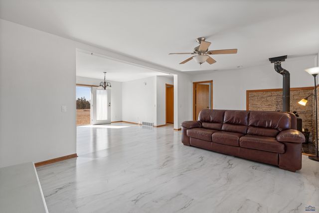 11981 MOUNTAIN LION LN, Hot Springs, SD 57747