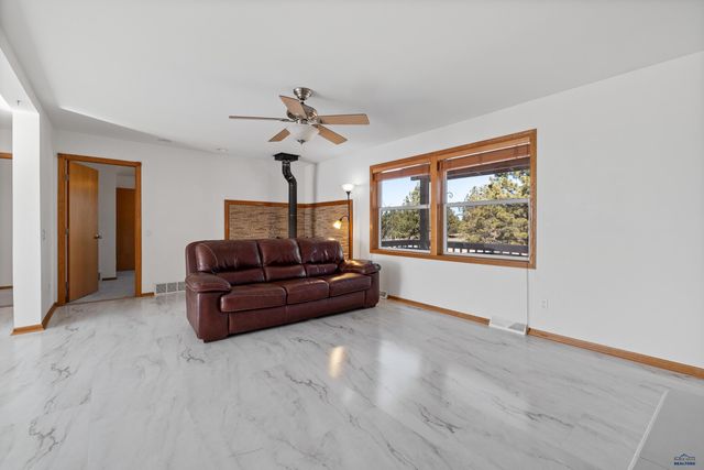 11981 MOUNTAIN LION LN, Hot Springs, SD 57747