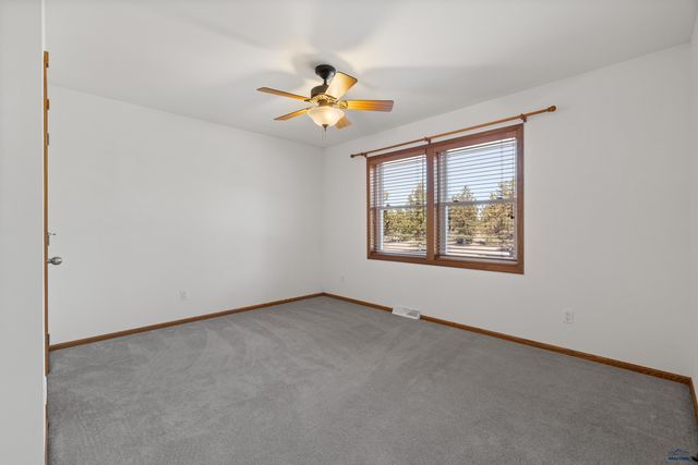 11981 MOUNTAIN LION LN, Hot Springs, SD 57747