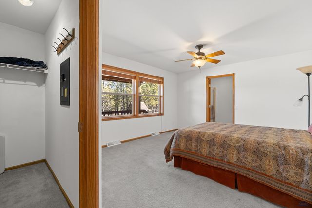 11981 MOUNTAIN LION LN, Hot Springs, SD 57747