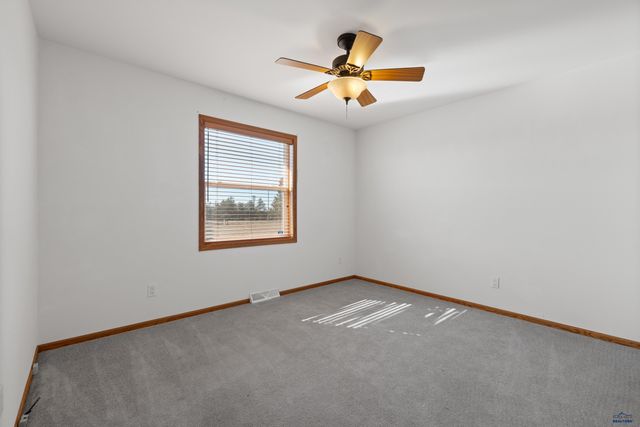 11981 MOUNTAIN LION LN, Hot Springs, SD 57747