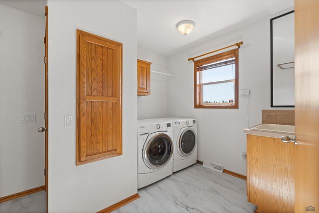 11981 MOUNTAIN LION LN, Hot Springs, SD 57747