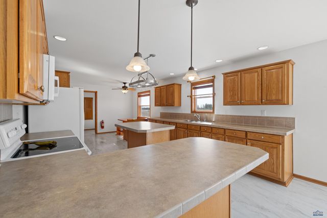 11981 MOUNTAIN LION LN, Hot Springs, SD 57747