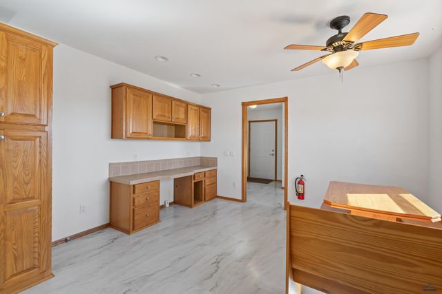 11981 MOUNTAIN LION LN, Hot Springs, SD 57747