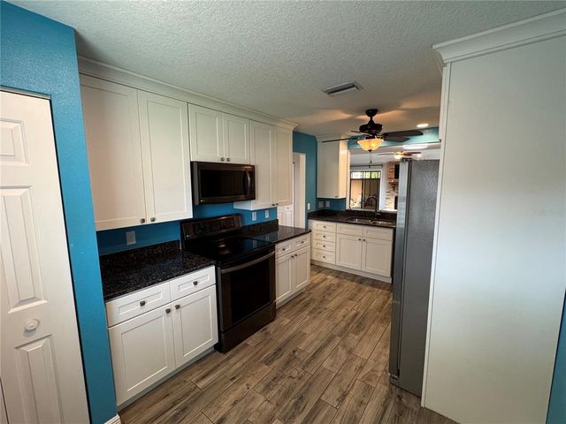 1936 SE 37TH COURT CIRCLE, Ocala, FL 34471