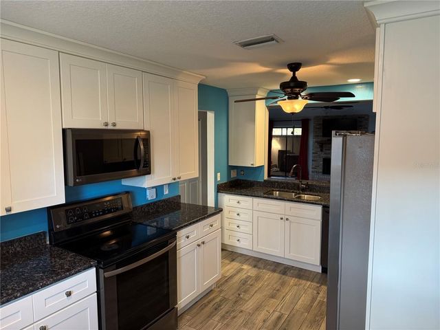 1936 SE 37TH COURT CIRCLE, Ocala, FL 34471